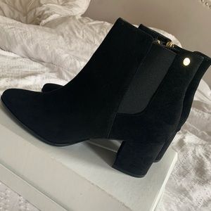 NWT! Calvin Klein almond toe suede ankle bootie